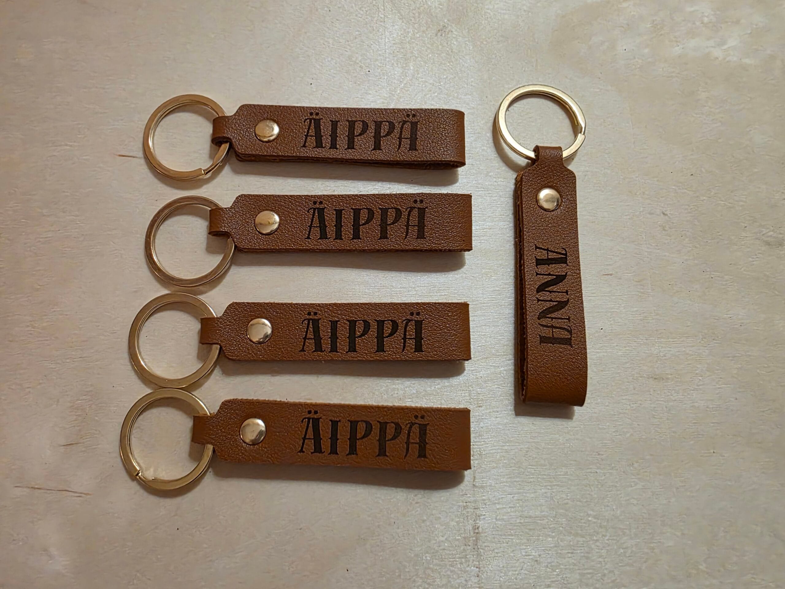 Avaimenperä keinonahka – Omalla tekstillä - Image 4